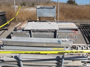 MISC. SCAFFOLDING AND SCAFFOLDING DECK. LOADING & HANDLING FEE $15-4597